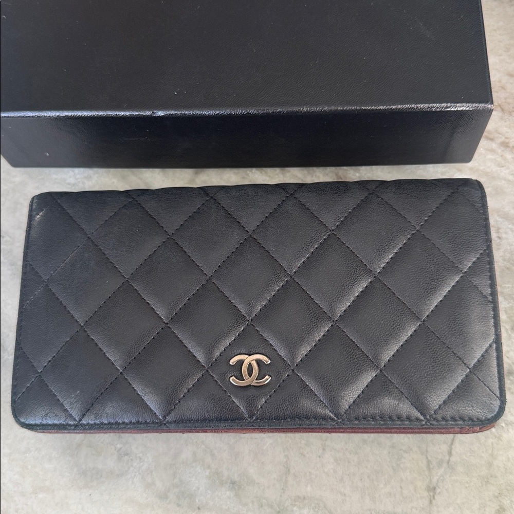 CHANEL Matelasse Black Lambskin Quilted CC Bi-Fold Leather Wallet with Chain
